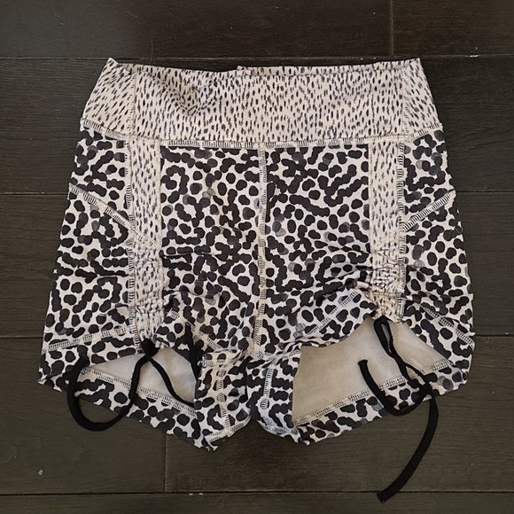 lululemon athletica Pants - Lululemon Animal Print Rushed Shorts - Size 6